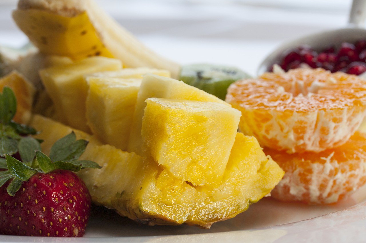 why-some-people-report-a-tingle-in-their-mouths-when-eating-pineapple