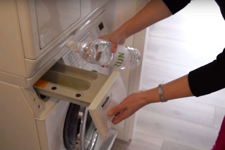 8 Reasons Why You Should Add White Vinegar To Your Laundry